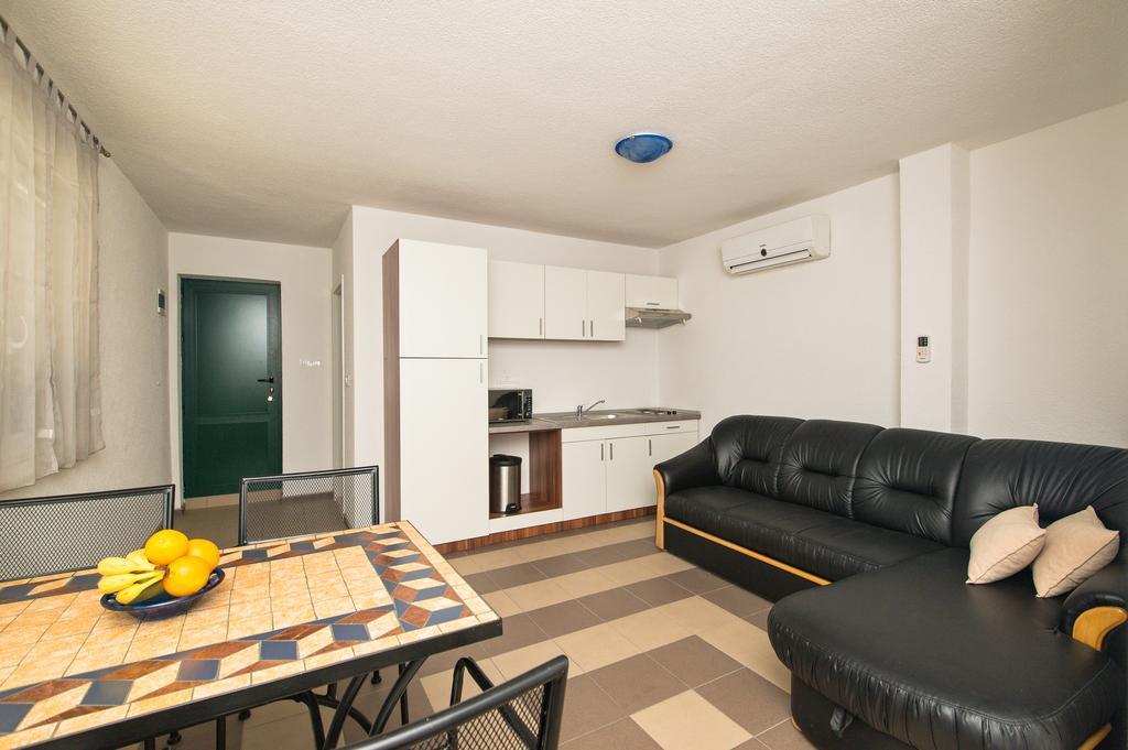 Apartment Afrika Makarska Ngoại thất bức ảnh